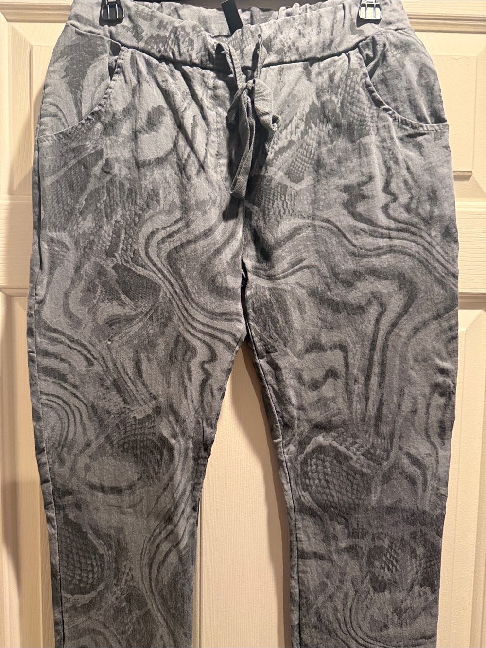 Women Grey Patterned Drawstring Jeans - Picture 2 of 5